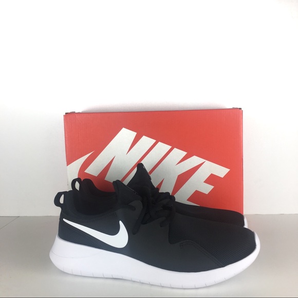 Nike Shoes - Nike Tessen